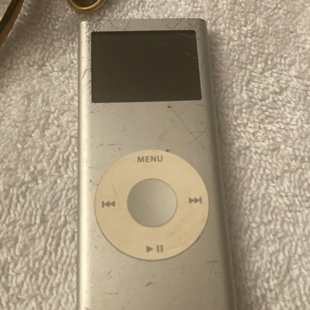 Coach I pod case with iPod     Firm price - Picture 6 of 14